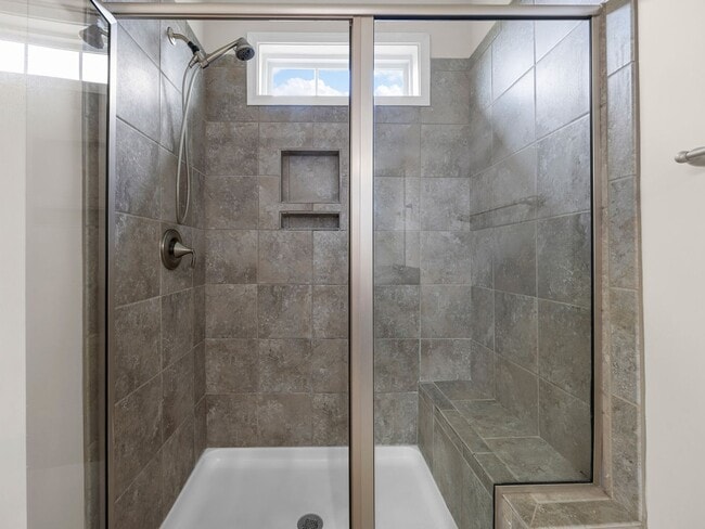 Building Photo - Beautiful 4 BR, 2 BA Home, 2 Car Garage wi...