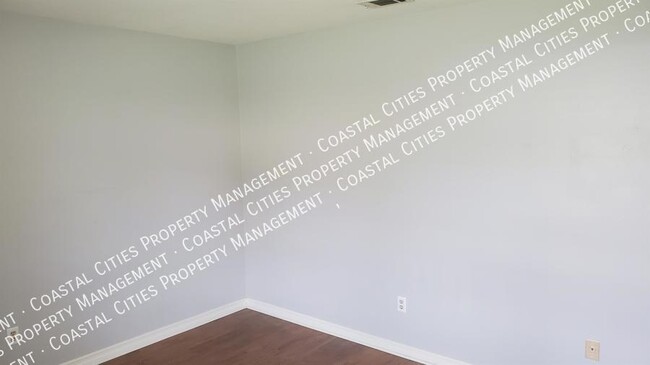 Building Photo - 1696 Carmel Cir E