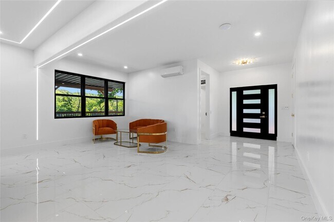 Building Photo - 548 Lakes Rd
