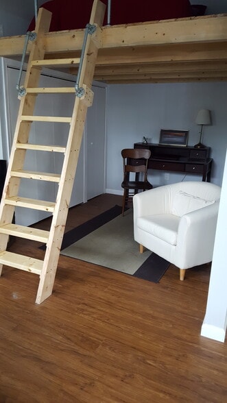 Building Photo - 11 W Windsor Ave