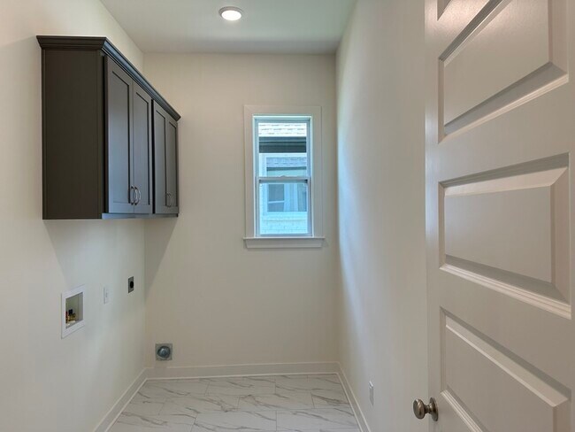 Building Photo - 5661 Pleasant Pk Pl
