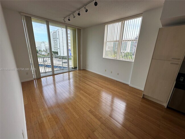 Building Photo - 1350 NW 8th Ct