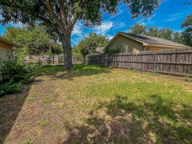 Building Photo - 3216 Milby Ave