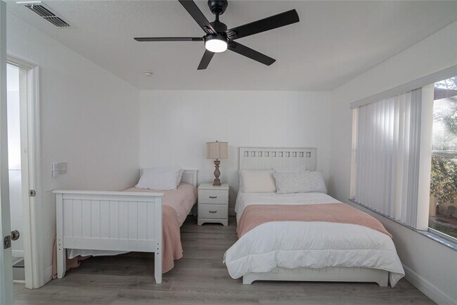 Building Photo - 733 Calabria Ave