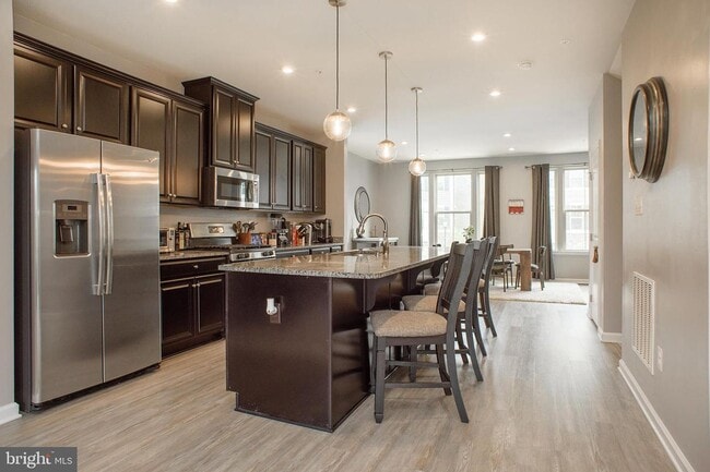 Building Photo - Stunning 3bd 2.5bth townhome in the Pondview community in Millersville.