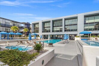 Building Photo - 8925 W Flamingo Rd