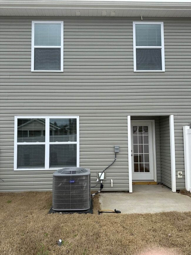 Building Photo - 3 Bedroom / 2.5 Bath Townhome Kingsport, TN