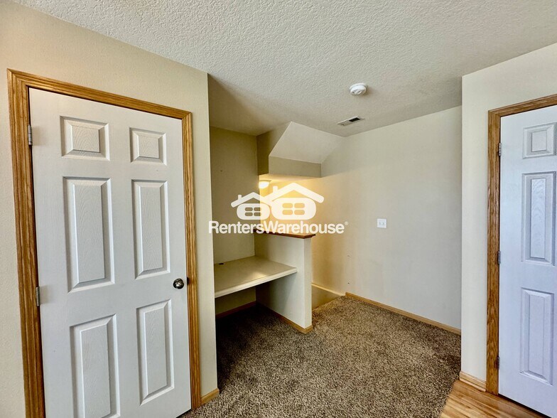 Building Photo - 1228 SE Village View Ln