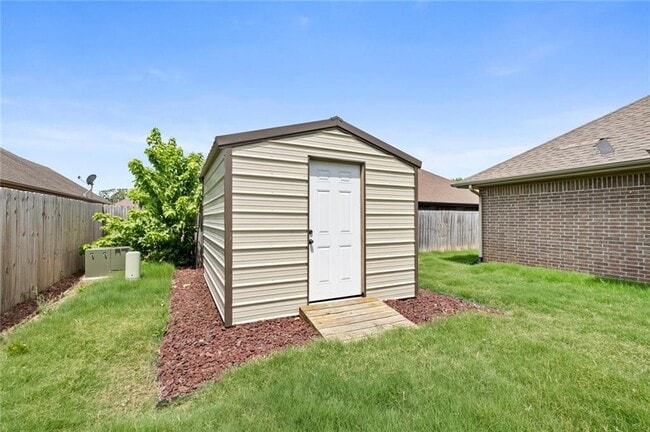 Building Photo - 1604 W Stratton Dr