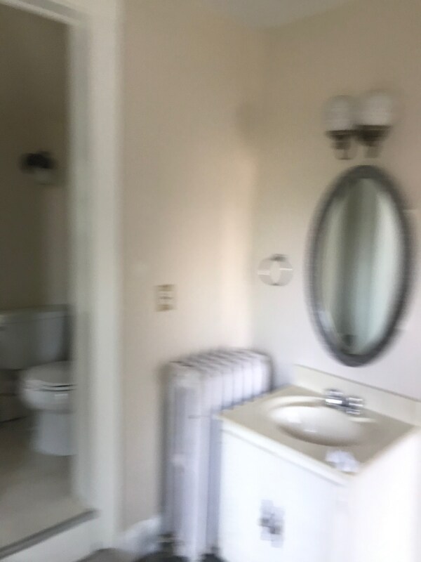 Building Photo - 1044 Maxwell Ave