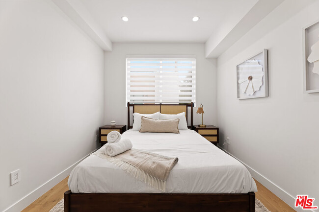Building Photo - 5118 Laurel Canyon Blvd