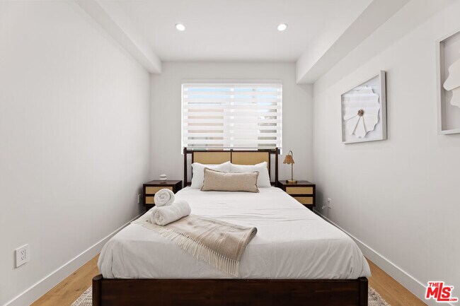 Building Photo - 5120 1/2 Laurel Canyon Blvd