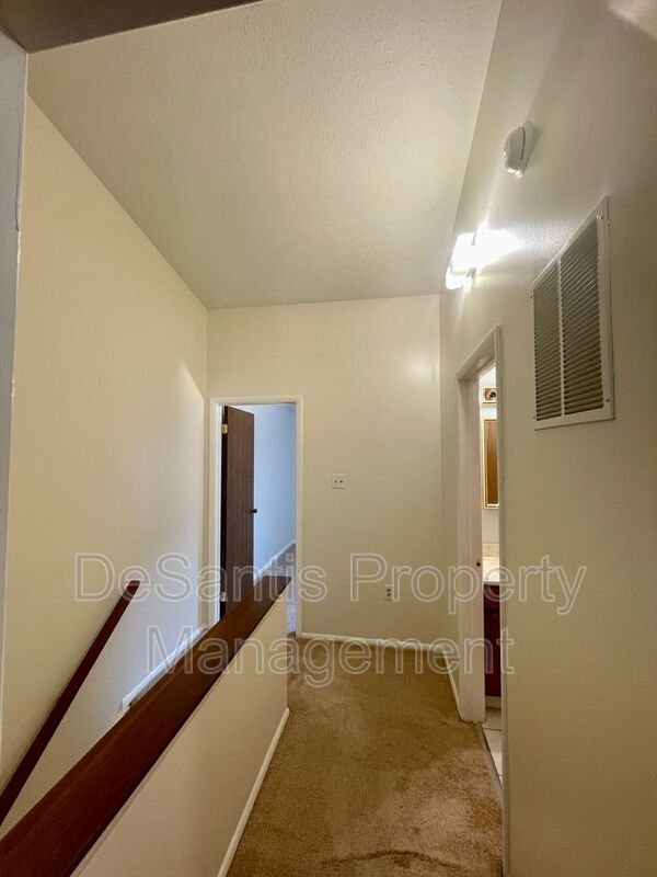 Building Photo - 925 Elm Ct