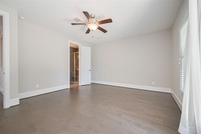 Building Photo - 11007 Acorn Falls Dr