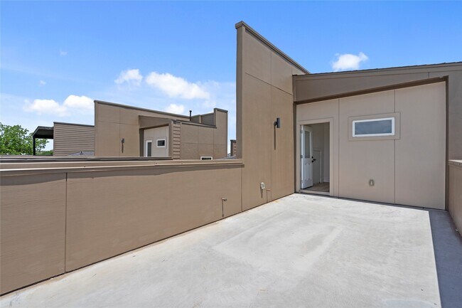 Building Photo - 3510 Saltus St