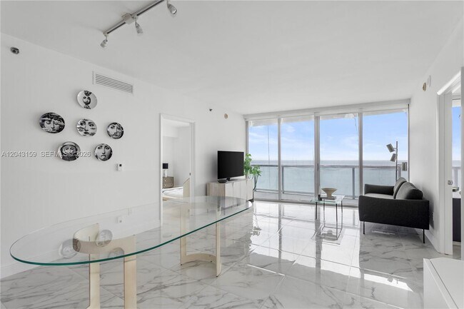 Building Photo - 465 Brickell Ave