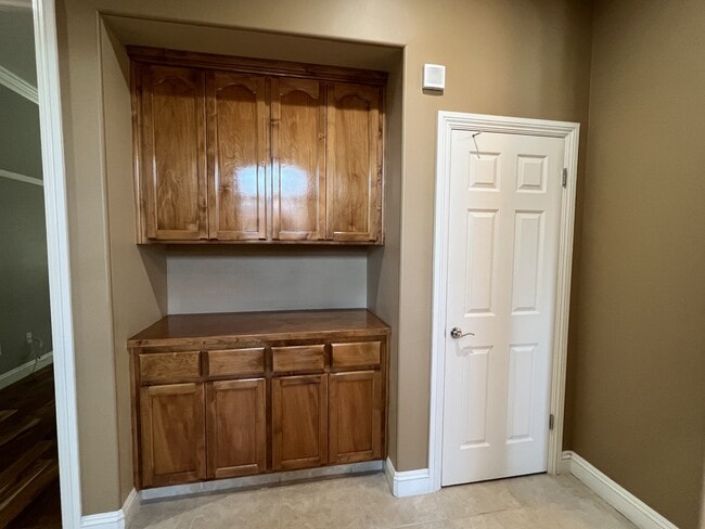 Building Photo - 12309 Thornwood Dr