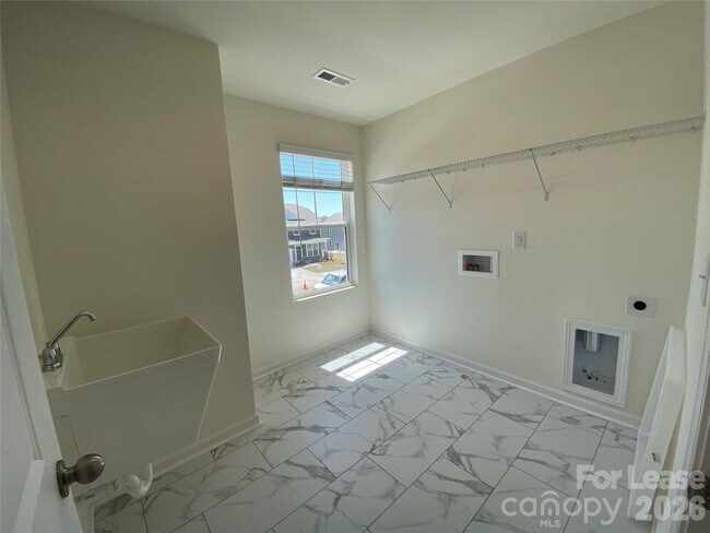 Building Photo - 1326 Harleston St