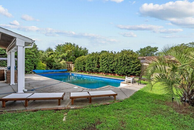 Building Photo - Luxury Family Living with a Resort-Style Backyard in Virginia Beach