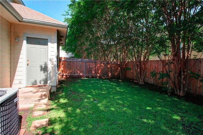 Building Photo - 2920 Thrushwood Dr