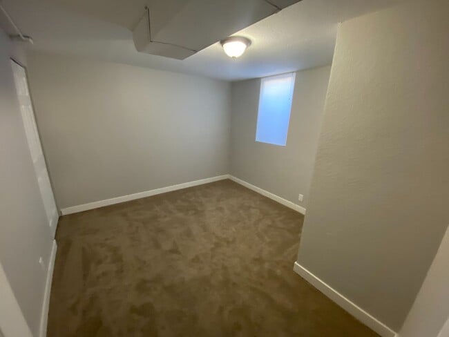 Building Photo - Great Home Close to Downtown - License #20...