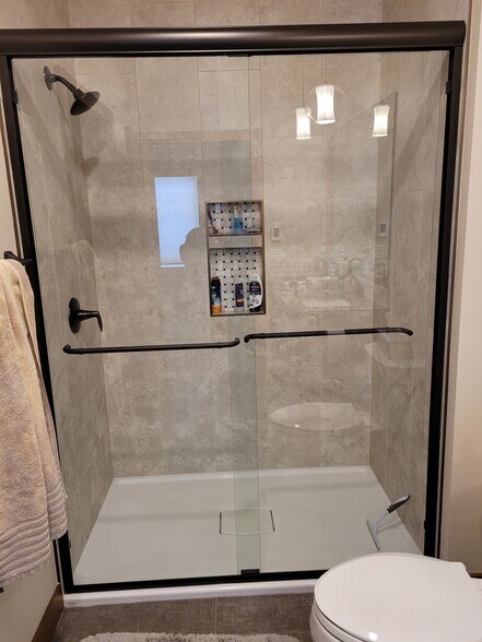 Master Bathroom - 805 Blue Mounds St
