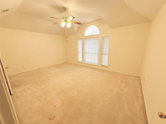 Building Photo - 2438 Falcon Dr