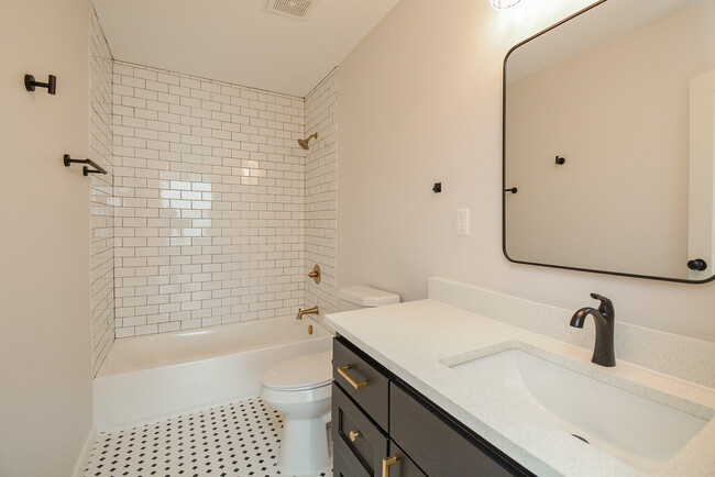 Private bath for Bedroom 3 - 2916 Arbor St