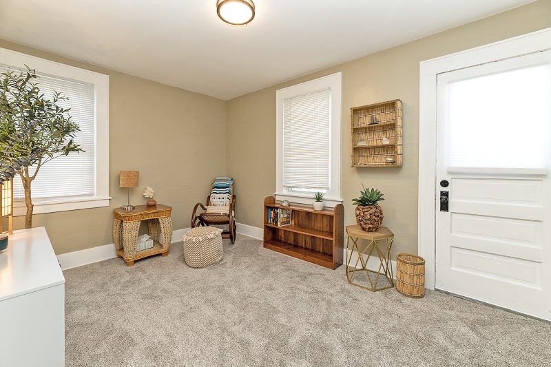 Building Photo - 321 W Lapeer St