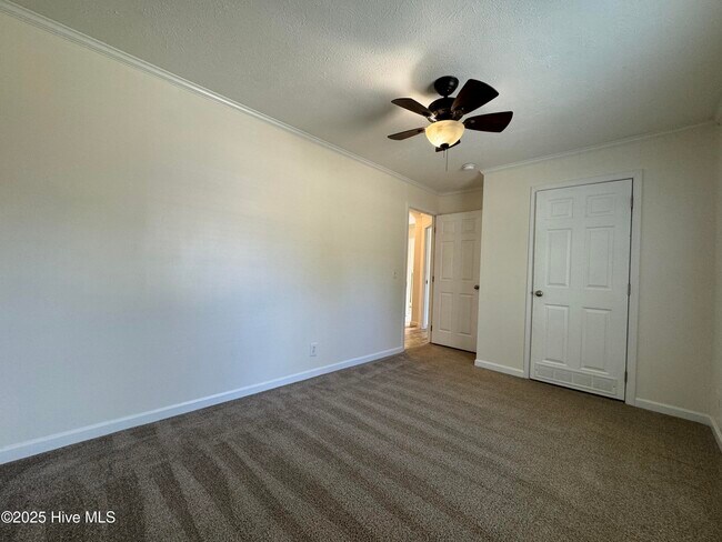 Building Photo - 162 Sandy Creek Dr