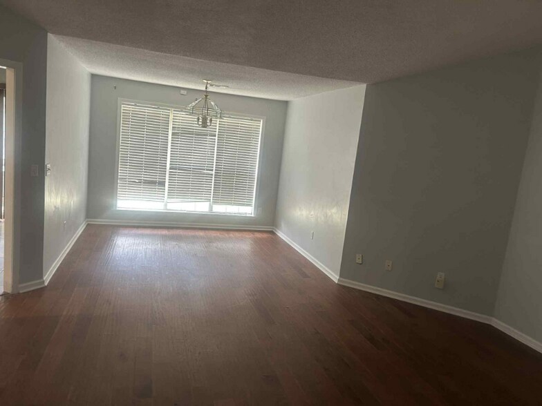 Building Photo - 4002 Sandstone Dr