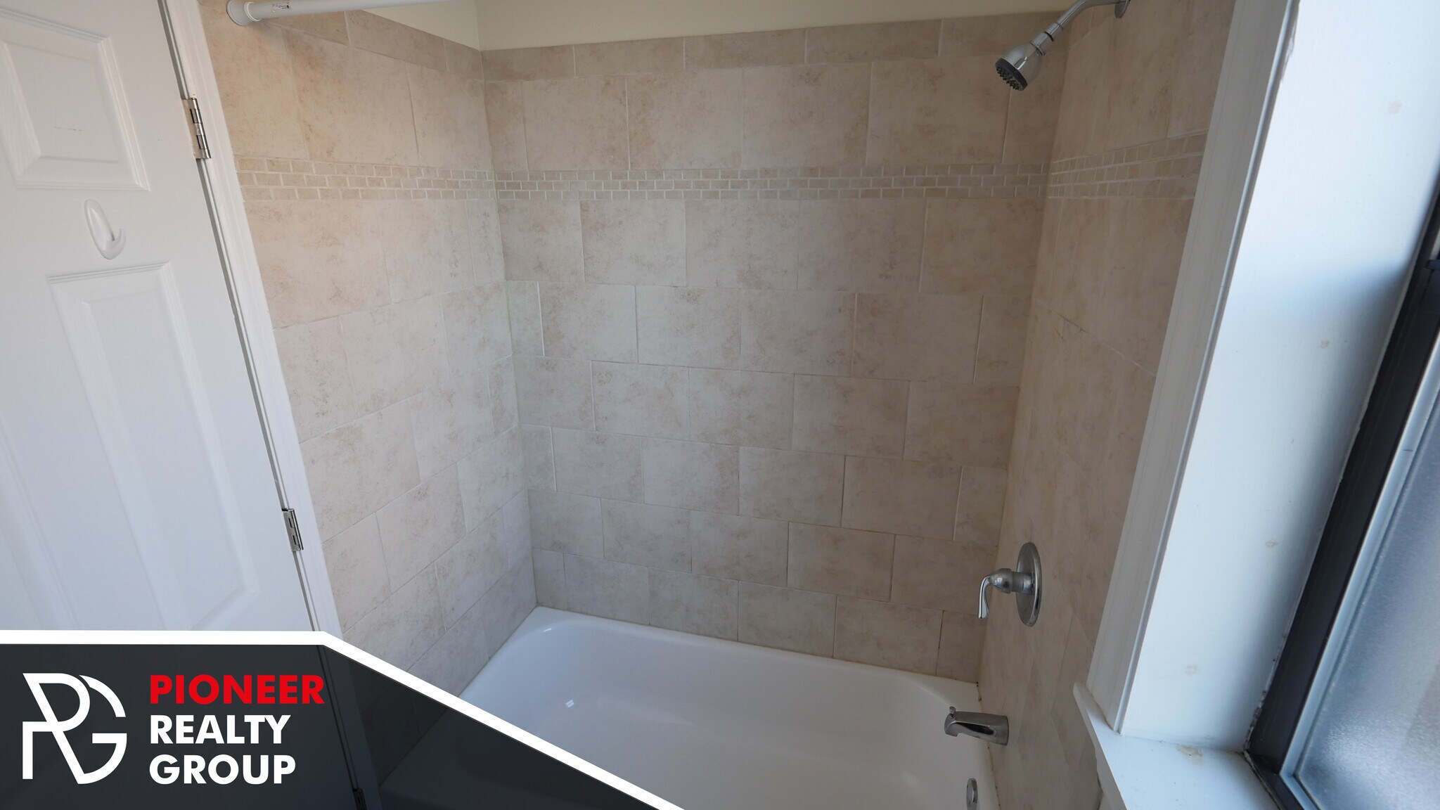 Building Photo - 1446 W Byron St