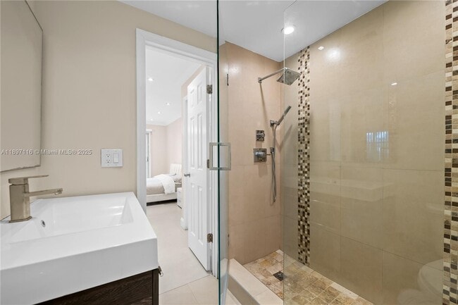 Building Photo - 329 SE 3rd St