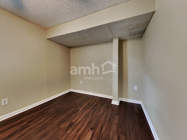 Building Photo - 505 Antietam Blvd