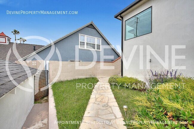 Building Photo - 3026 Greenfield Ave