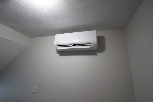 Building Photo - 70 Beach St