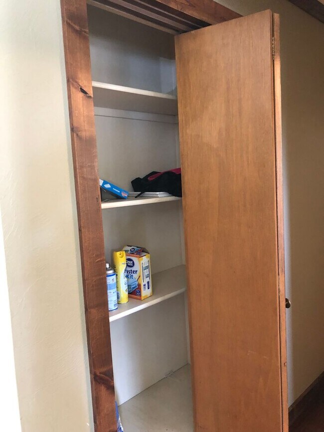 Building Photo - 3 Bed 2 Bath Single Family Home with Additional Space in Basement!