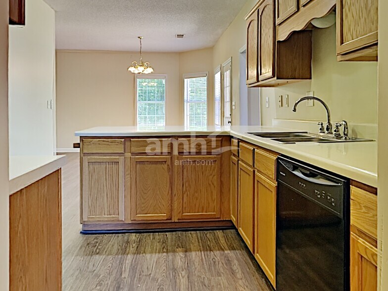 Building Photo - 548 Wesley Woods Dr