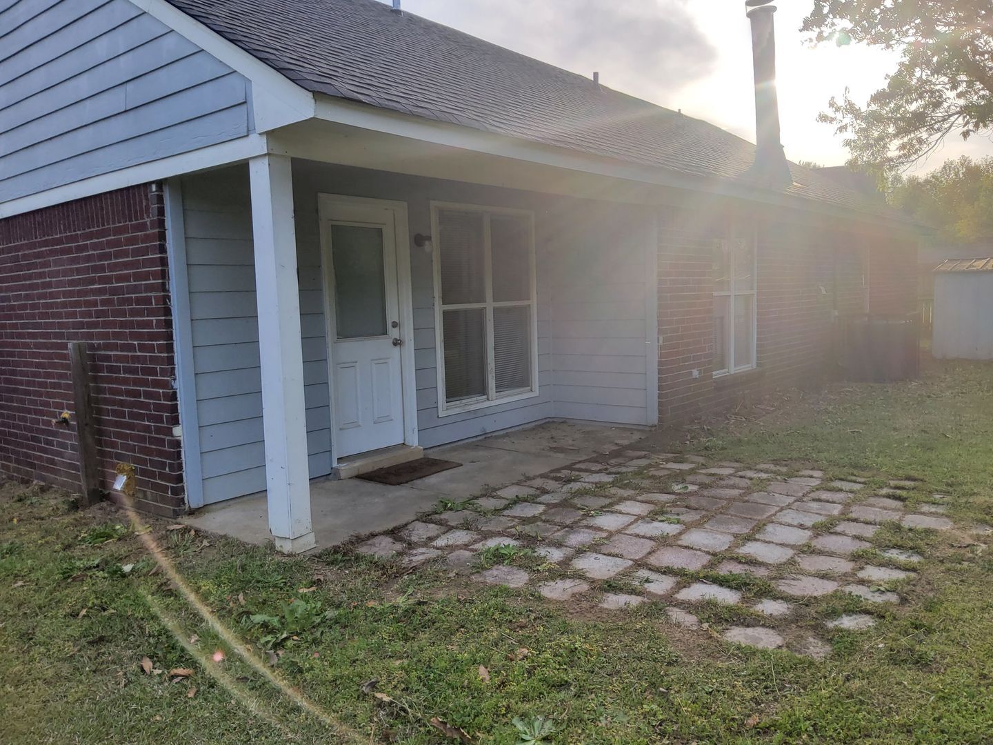 Building Photo - 10770 Oak Leaf Dr