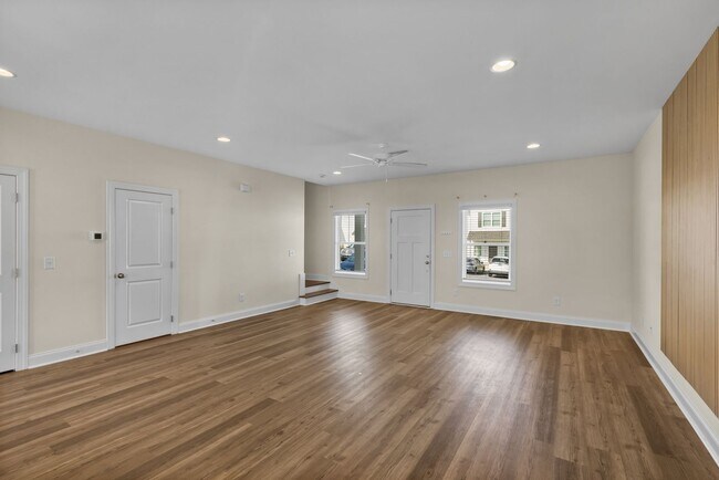 Building Photo - 3260 Academy Dr