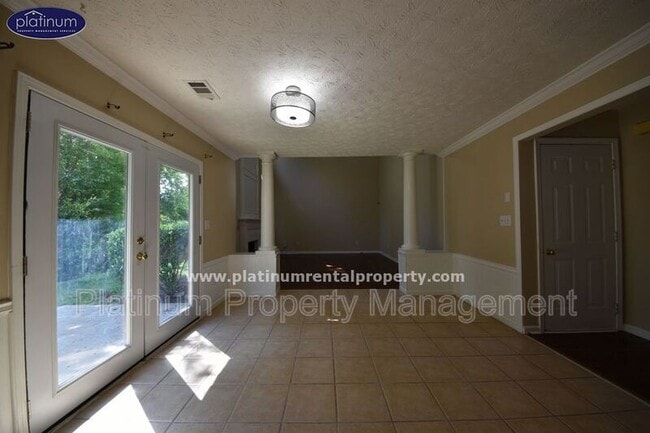 Building Photo - 1325 Holleybrooke Dr