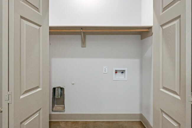 Building Photo - 33455 Buckshot Ln