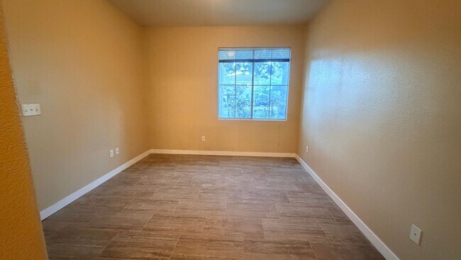Building Photo - 9050 W Warm Springs Rd