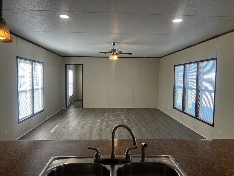 Building Photo - 709 N Collins Fwy