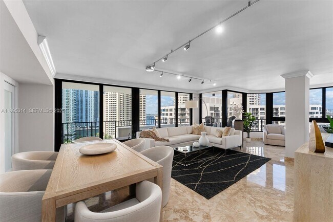 Building Photo - 520 Brickell Key Dr