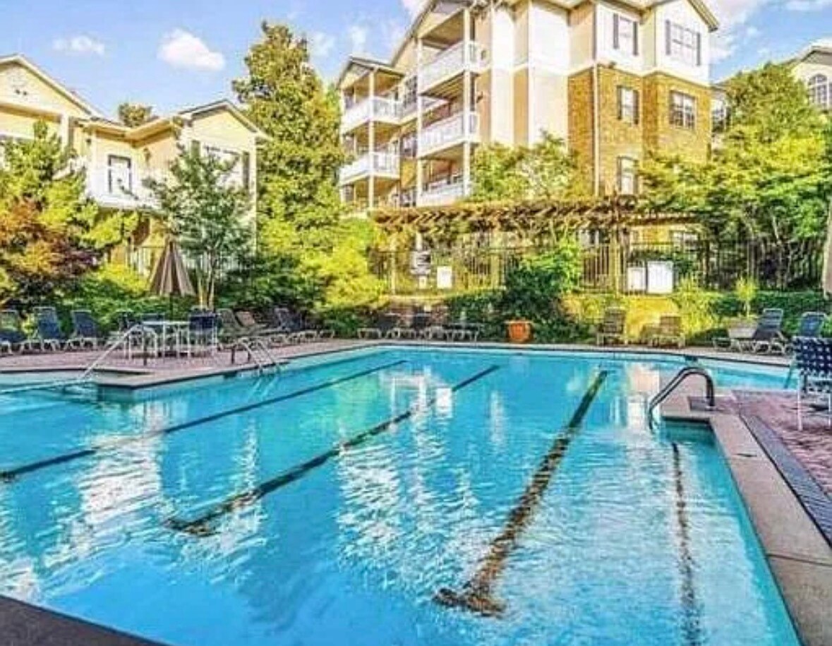 Building Photo - 2025 Woodmont Blvd