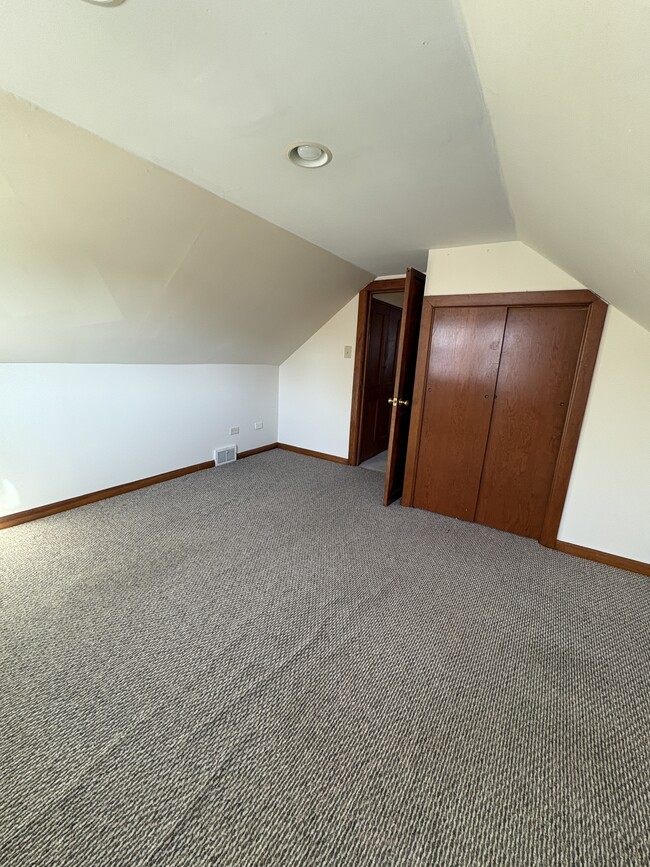 Building Photo - 701 Brooke Ave