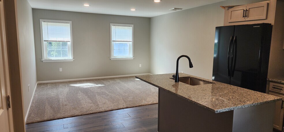 Building Photo - 30 Edgewood Dr