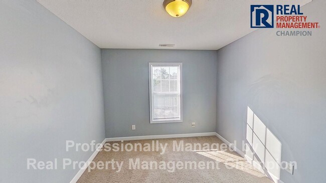 Building Photo - Move-In Ready 4 BD/2.5 BA Near Camp Lejeune w/Fenced Yard and Attached Garage