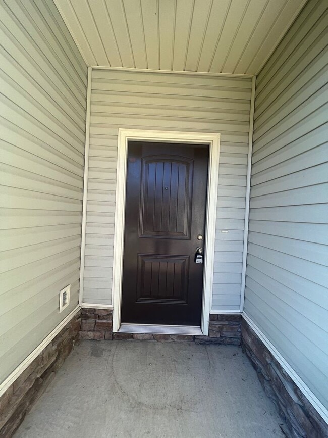 Building Photo - PRICE REDUCED! - 4 Bedroom/2 Bathroom  Home in Thomson, Georgia just off the Bypass - $100 credit...